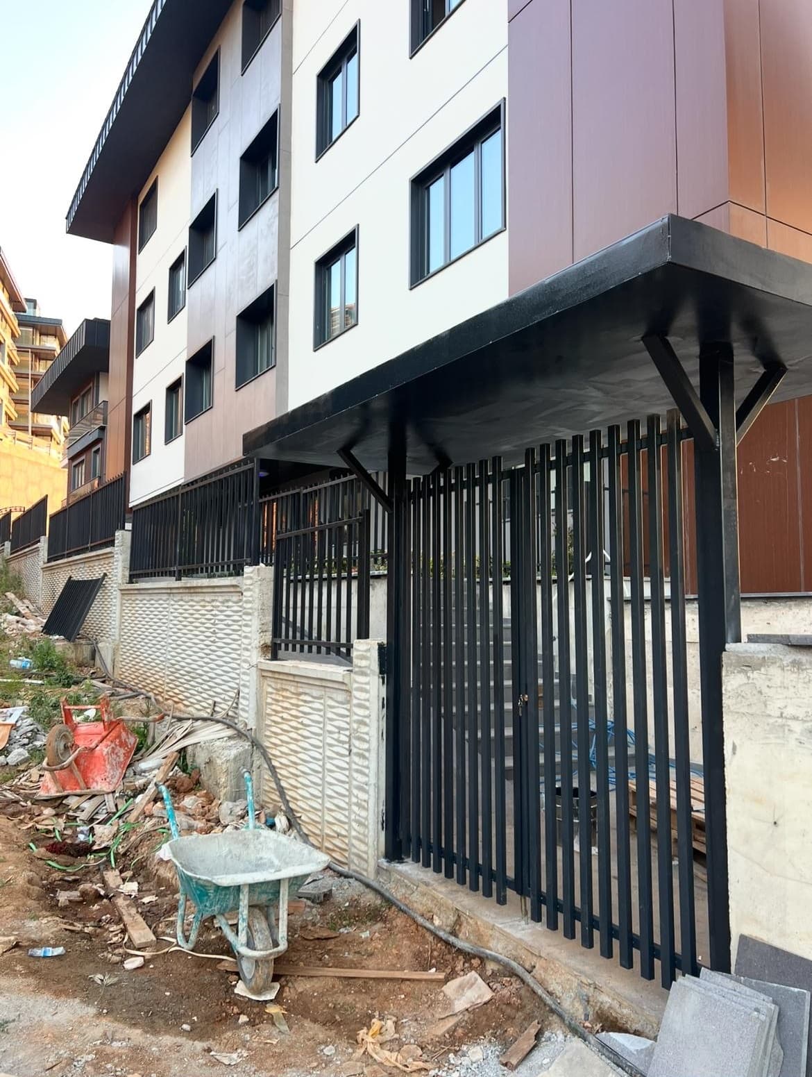 kentsoy çelik ızgara sistemli ve tag detaylı site giriş kapısı projesi - üsküdar istanbul